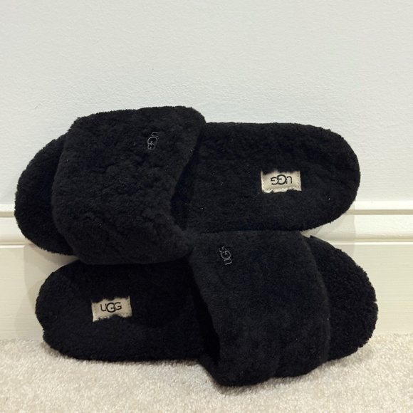 UGG Women’s Fluffy Slide Slippers – Black - Picture 1 of 4